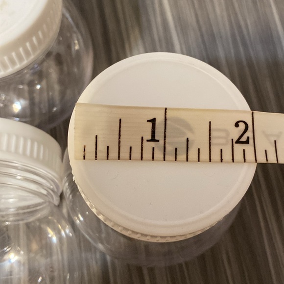 Clear containers with screw lids - Picture 3 of 4